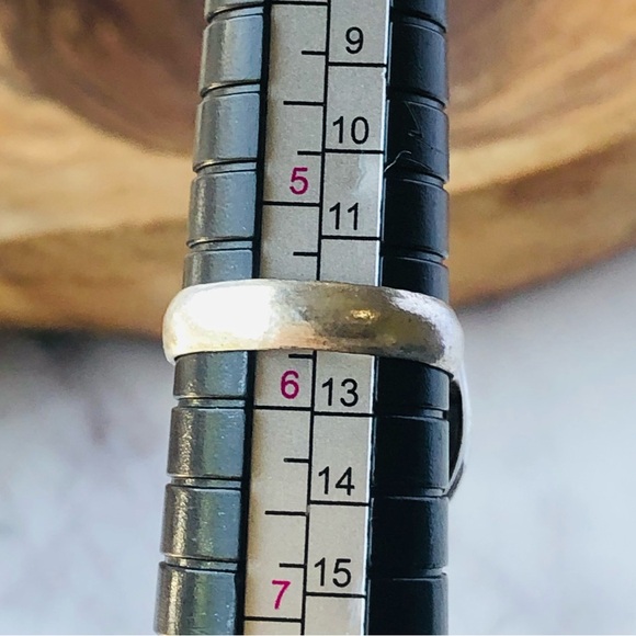 Silver Labradorite Statement Ring - Picture 9 of 9